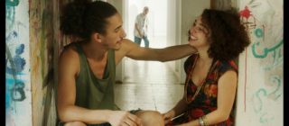 Filmstill: A PEINE J'OUVRE LES YEUX 2015